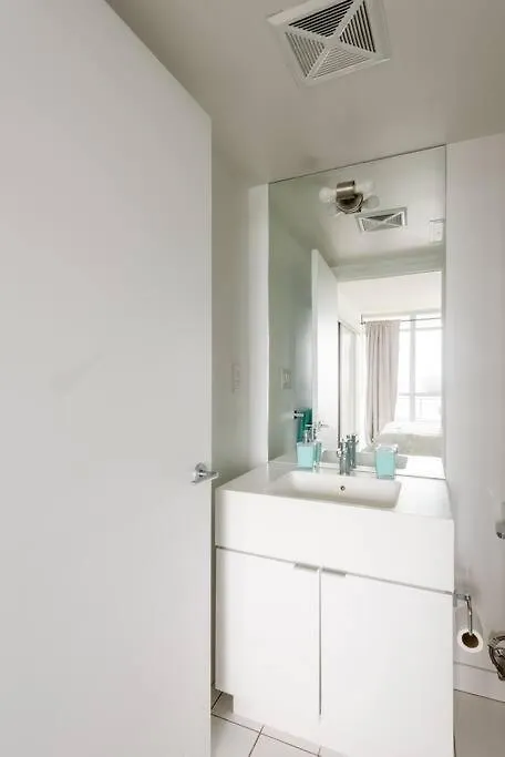 Stylish Downtown Lakeview Condo - One Free Parking Toronto 0*,  Canada