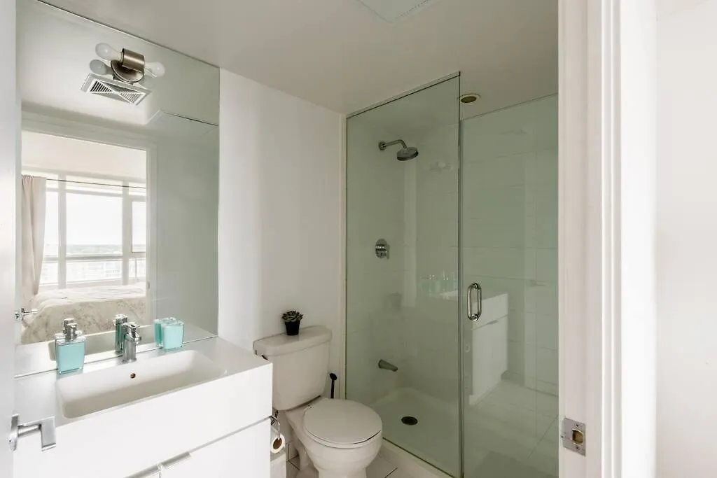 Stylish Downtown Lakeview Condo - One Free Parking Toronto