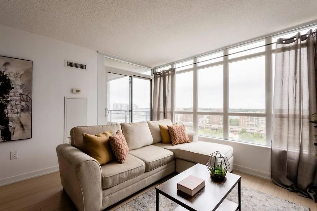 Stylish Downtown Lakeview Condo - One Free Parking Toronto 0*,