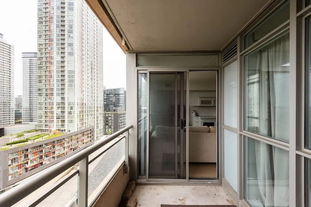 Stylish Downtown Lakeview Condo - One Free Parking Toronto