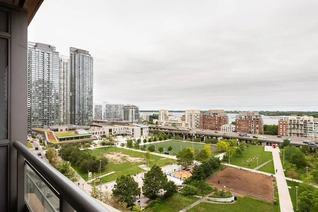Stylish Downtown Lakeview Condo - One Free Parking Toronto